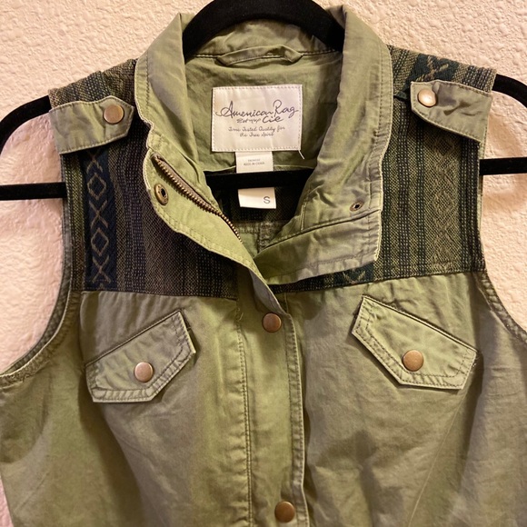 Cargo Army Green Vest - Picture 4 of 4